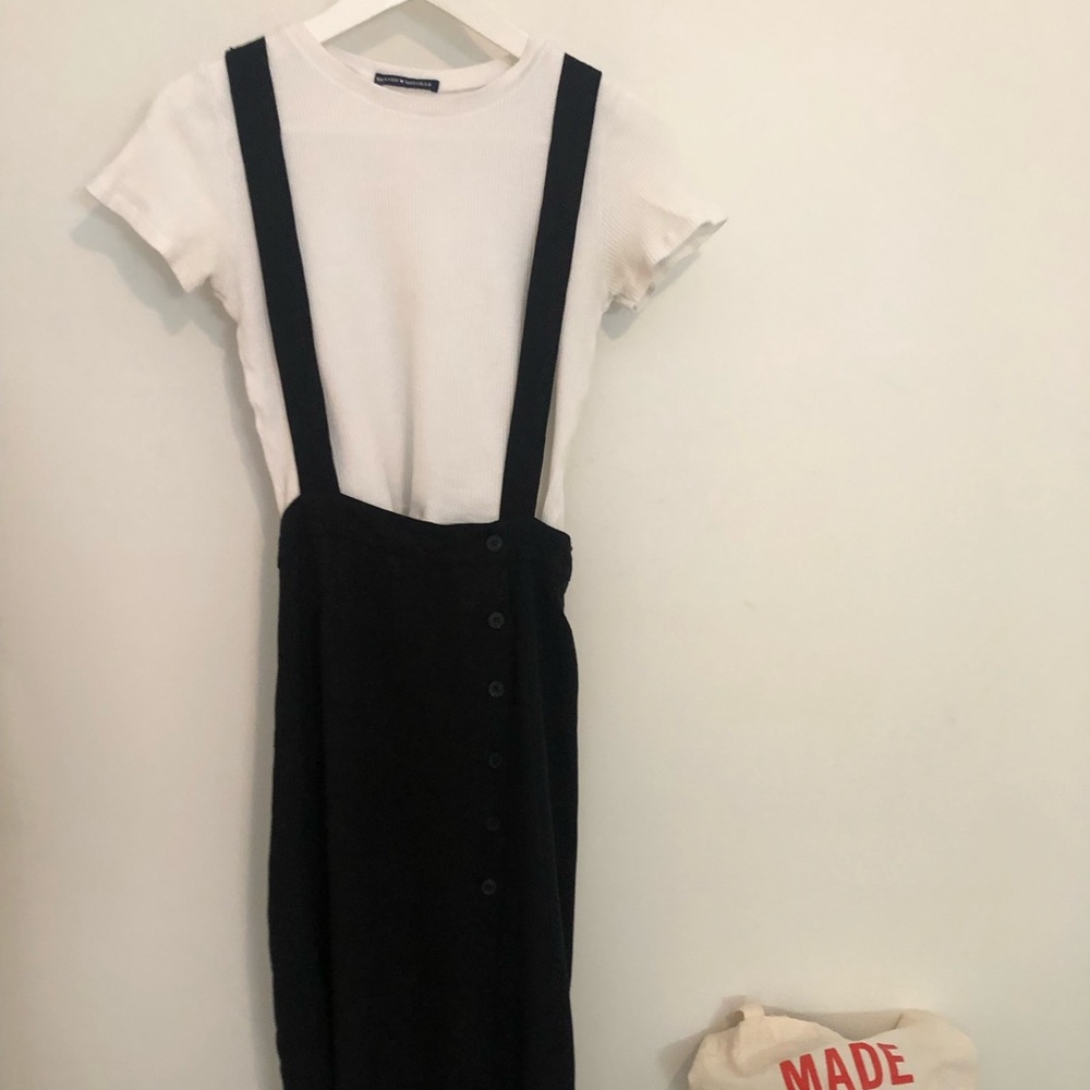 Button skirt with slits